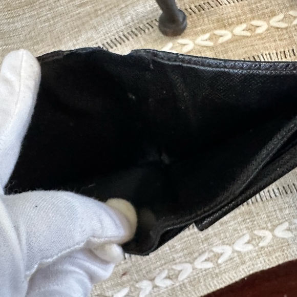 LOUIS VUITTON
Damier Graphite Slender Wallet - Picture 12 of 17